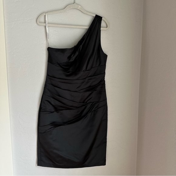 David's Bridal Black Stretch Satin One Shoulder Bridesmaid Dress Size: 10 - Picture 9 of 9
